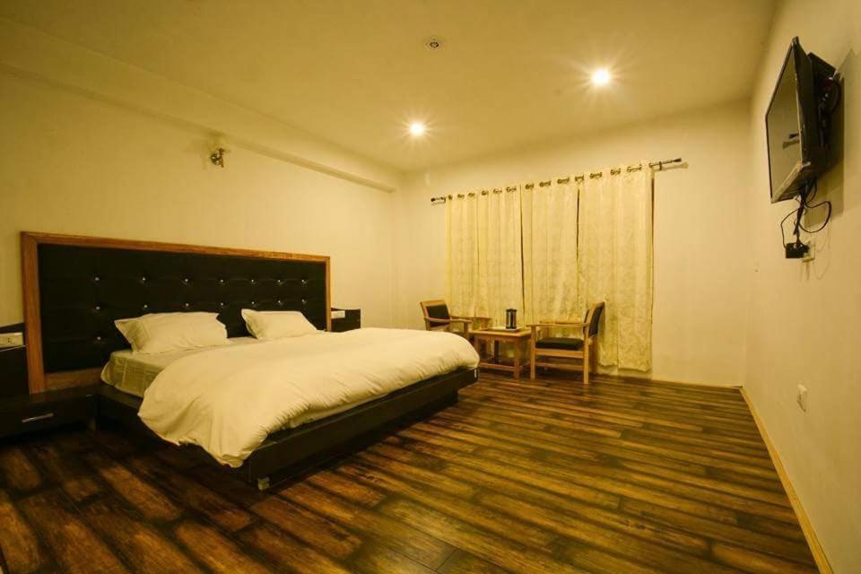 Hotel Om Ladakh Leh Buitenkant foto
