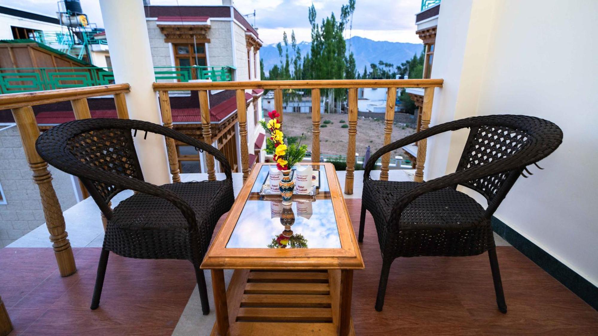 Hotel Om Ladakh Leh Buitenkant foto