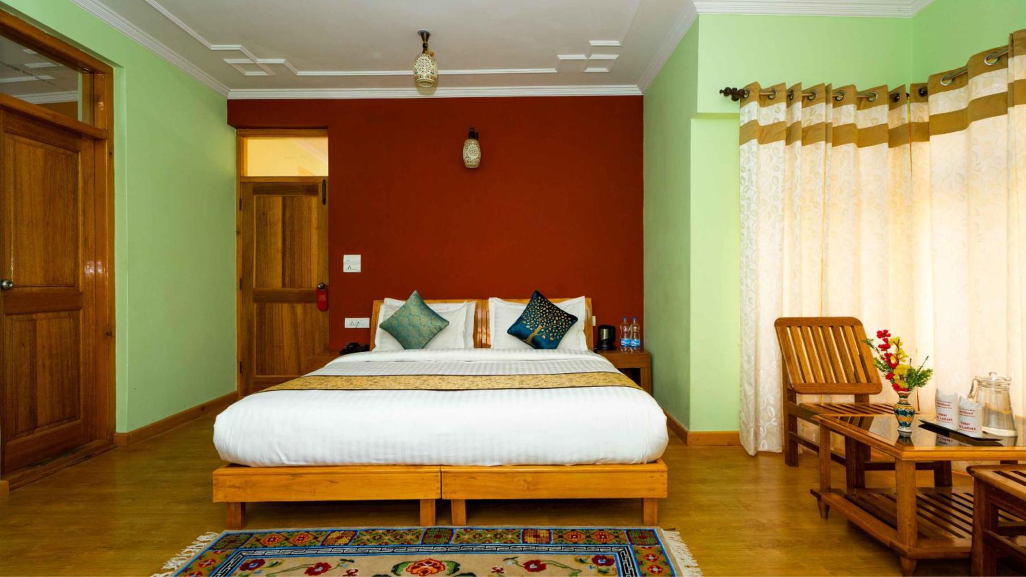 Hotel Om Ladakh Leh Buitenkant foto