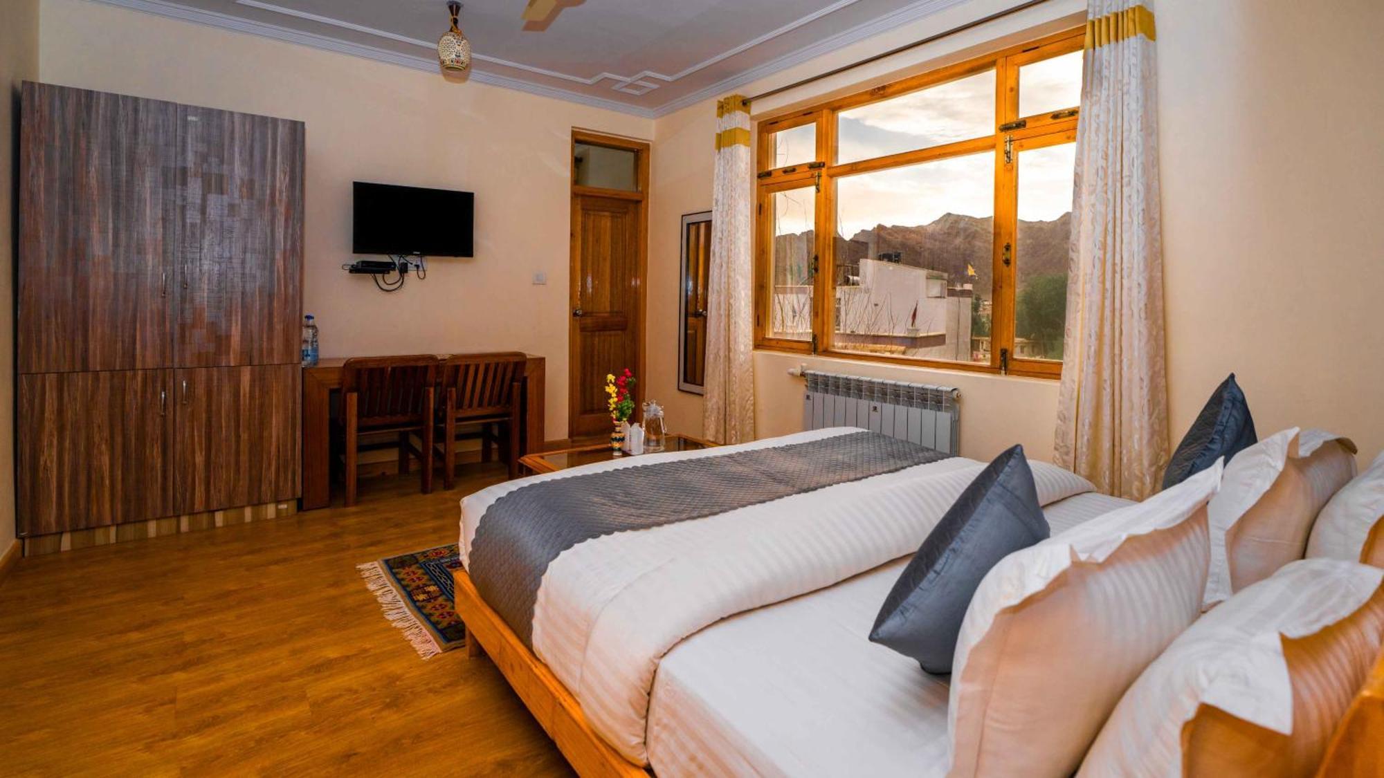 Hotel Om Ladakh Leh Buitenkant foto