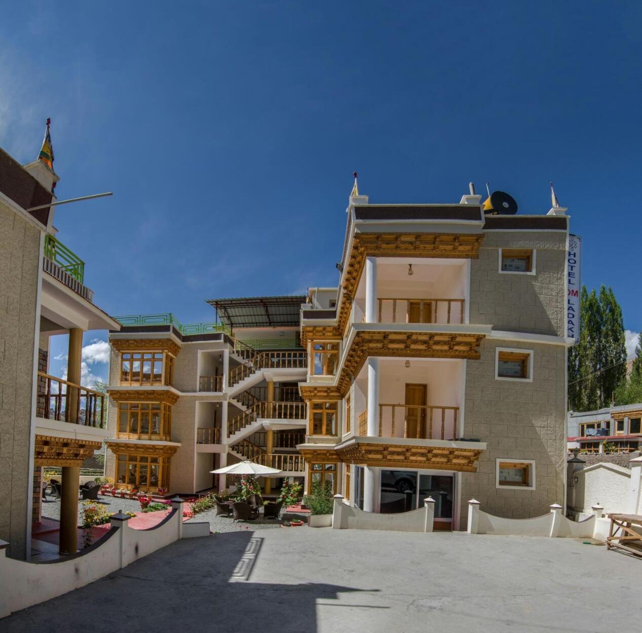 Hotel Om Ladakh Leh Buitenkant foto