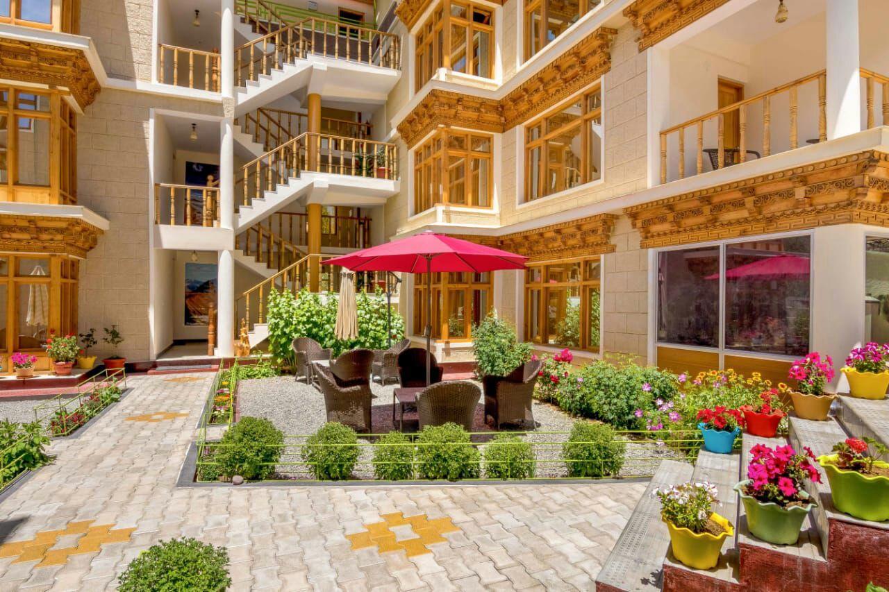 Hotel Om Ladakh Leh Buitenkant foto