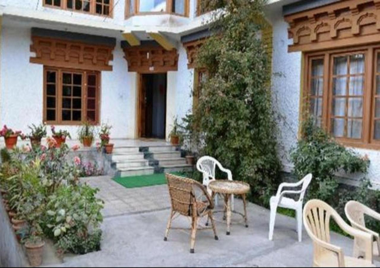 Hotel Om Ladakh Leh Buitenkant foto