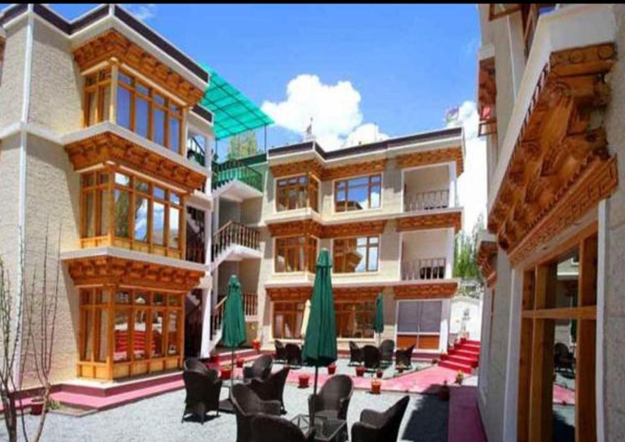 Hotel Om Ladakh Leh Buitenkant foto
