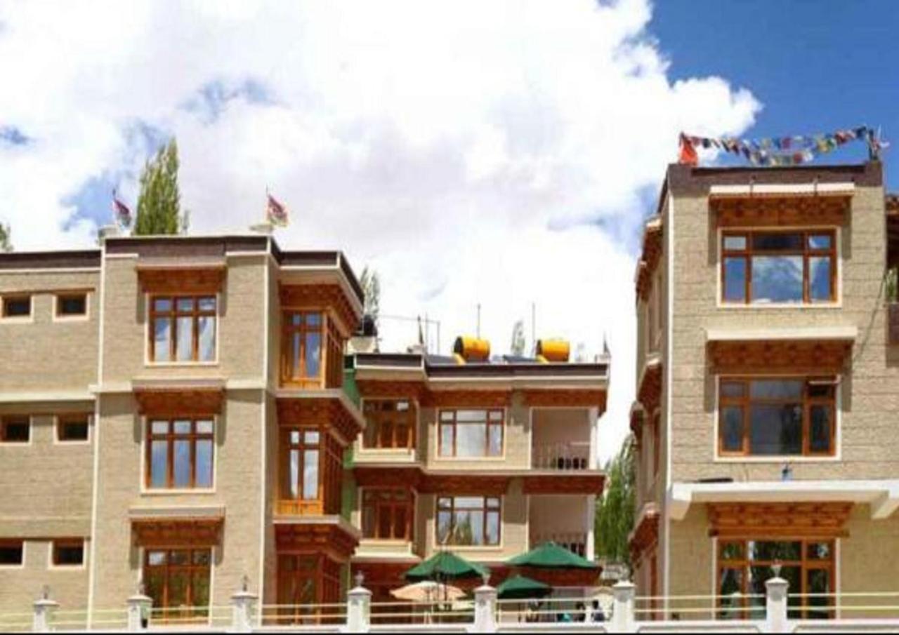 Hotel Om Ladakh Leh Buitenkant foto