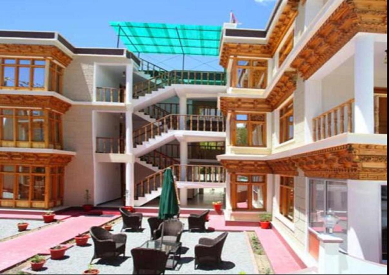 Hotel Om Ladakh Leh Buitenkant foto