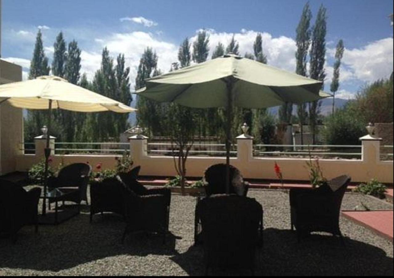 Hotel Om Ladakh Leh Buitenkant foto
