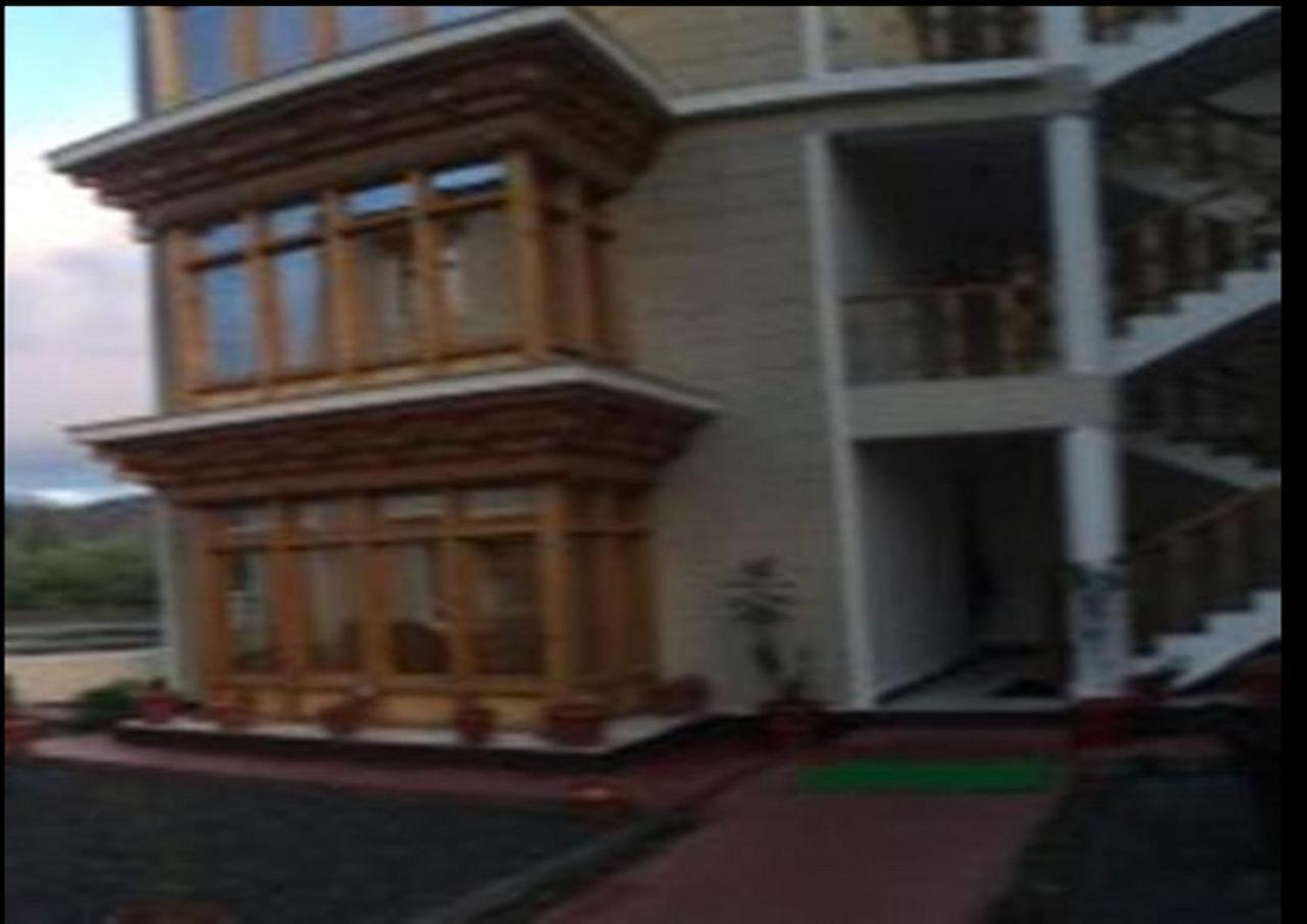 Hotel Om Ladakh Leh Buitenkant foto